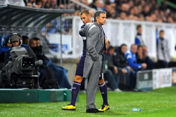 摩根证券 遭辟谣后马卡再发文：穆帅亲自致电本泽马，球员认真考虑去本菲卡